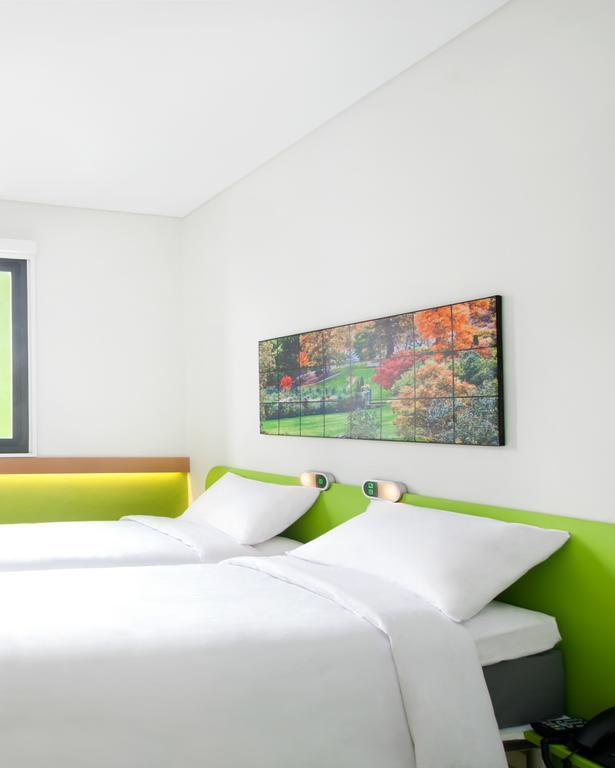 Ibis Budget Jakarta Daan Mogot Екстер'єр фото