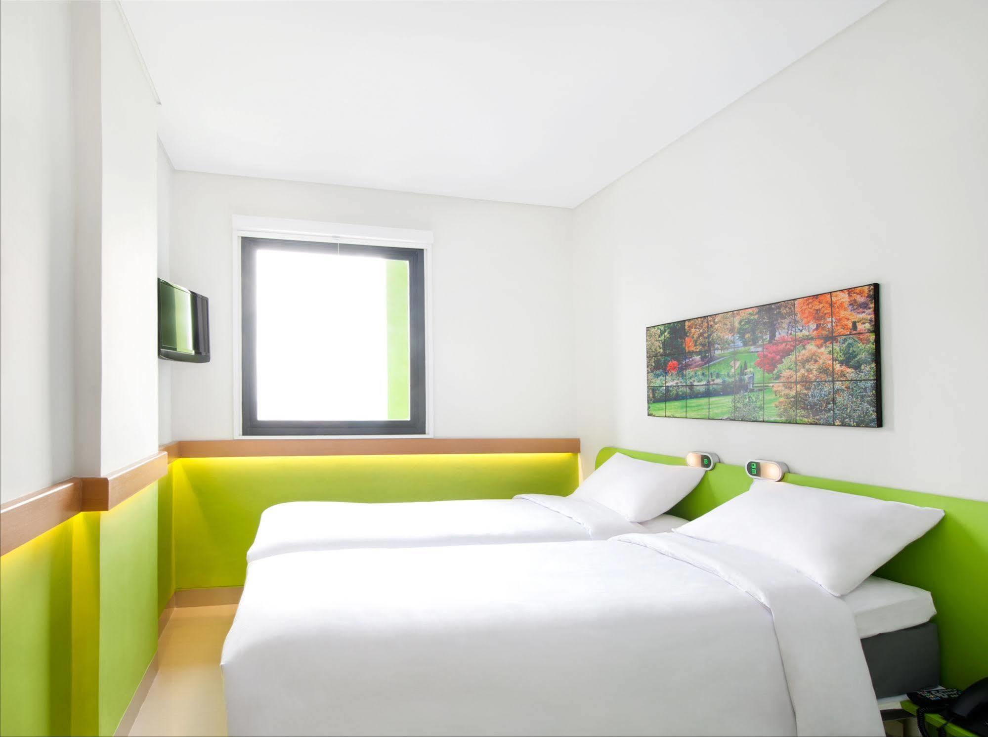 Ibis Budget Jakarta Daan Mogot Екстер'єр фото