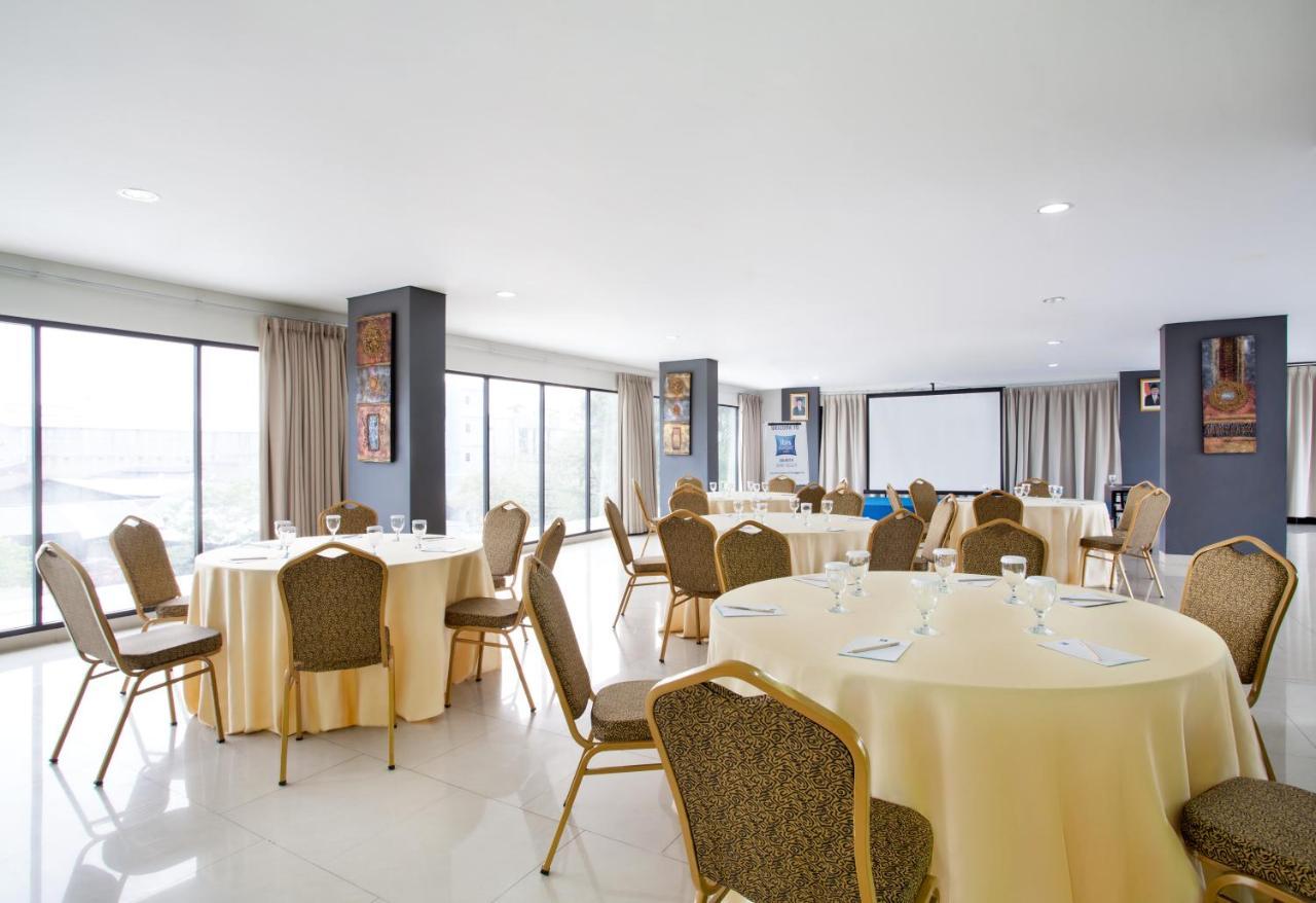 Ibis Budget Jakarta Daan Mogot Екстер'єр фото