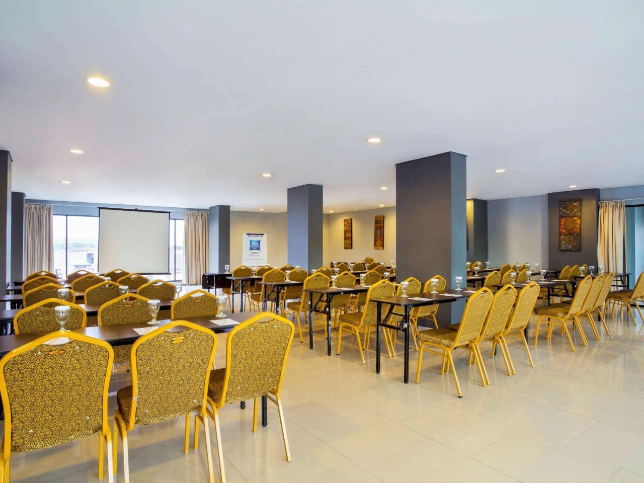 Ibis Budget Jakarta Daan Mogot Екстер'єр фото