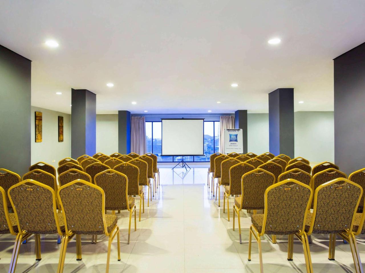 Ibis Budget Jakarta Daan Mogot Екстер'єр фото